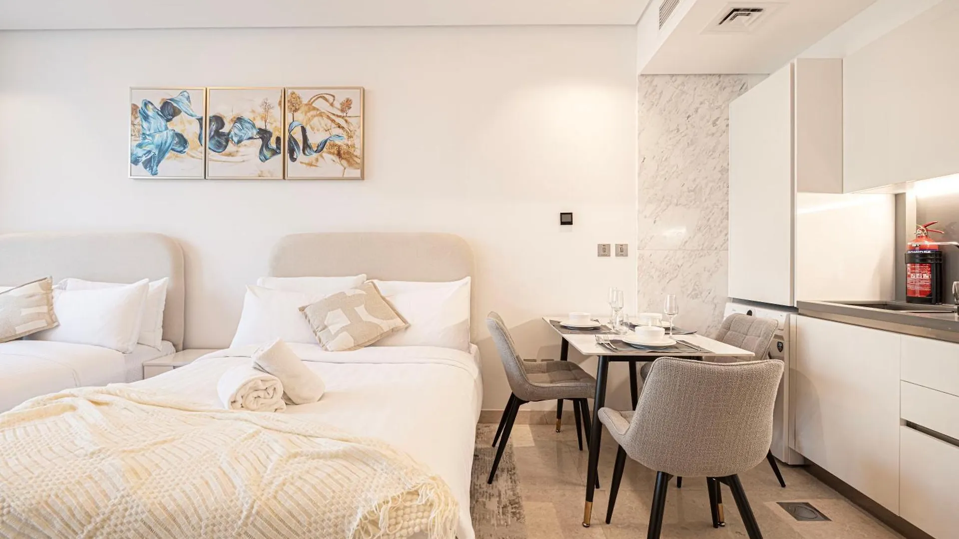 Daire Outstanding New Studio With 2 Double Beds,In Downtown Dubai