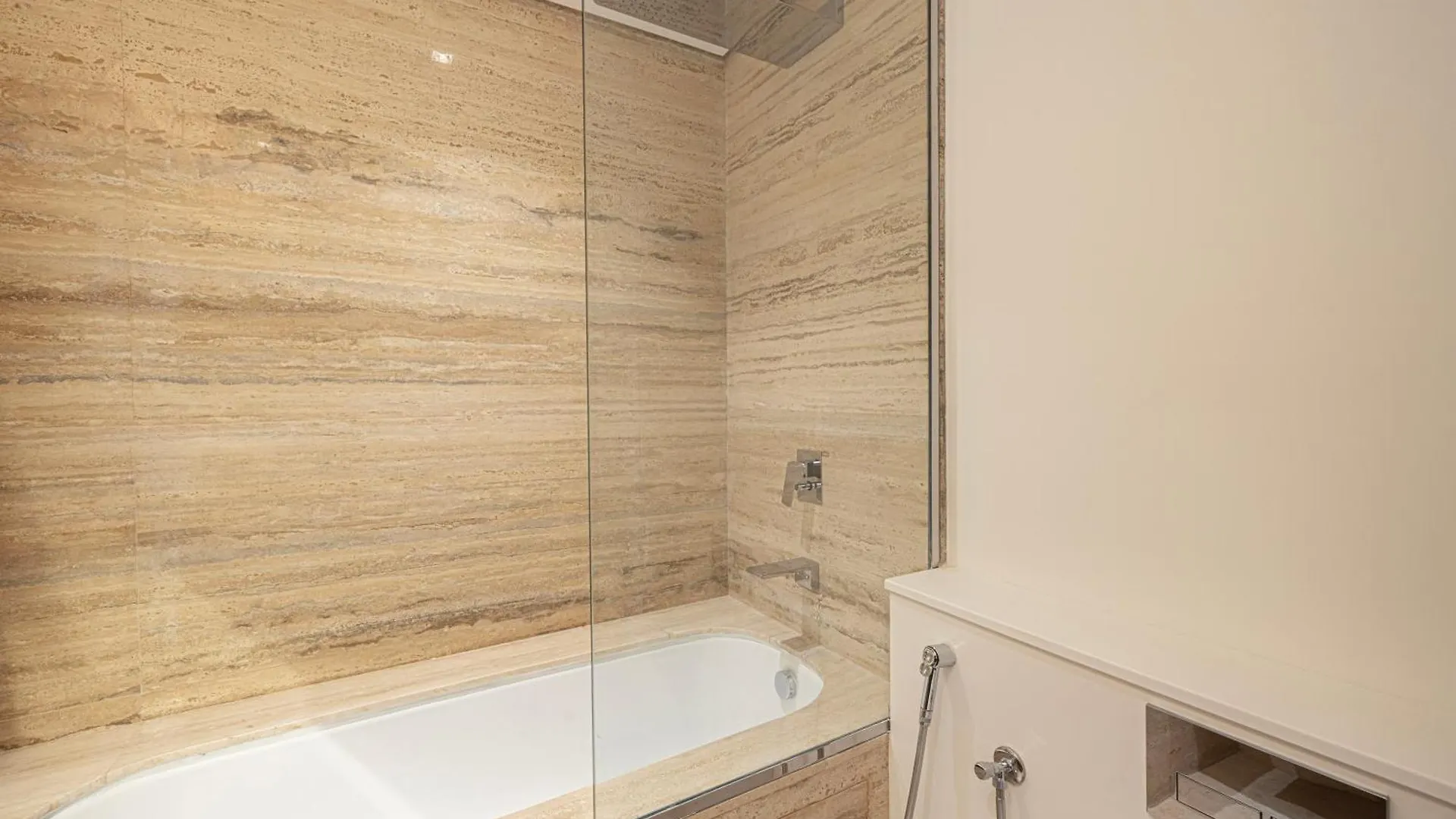 Outstanding New Studio With 2 Double Beds,In Downtown Dubai
