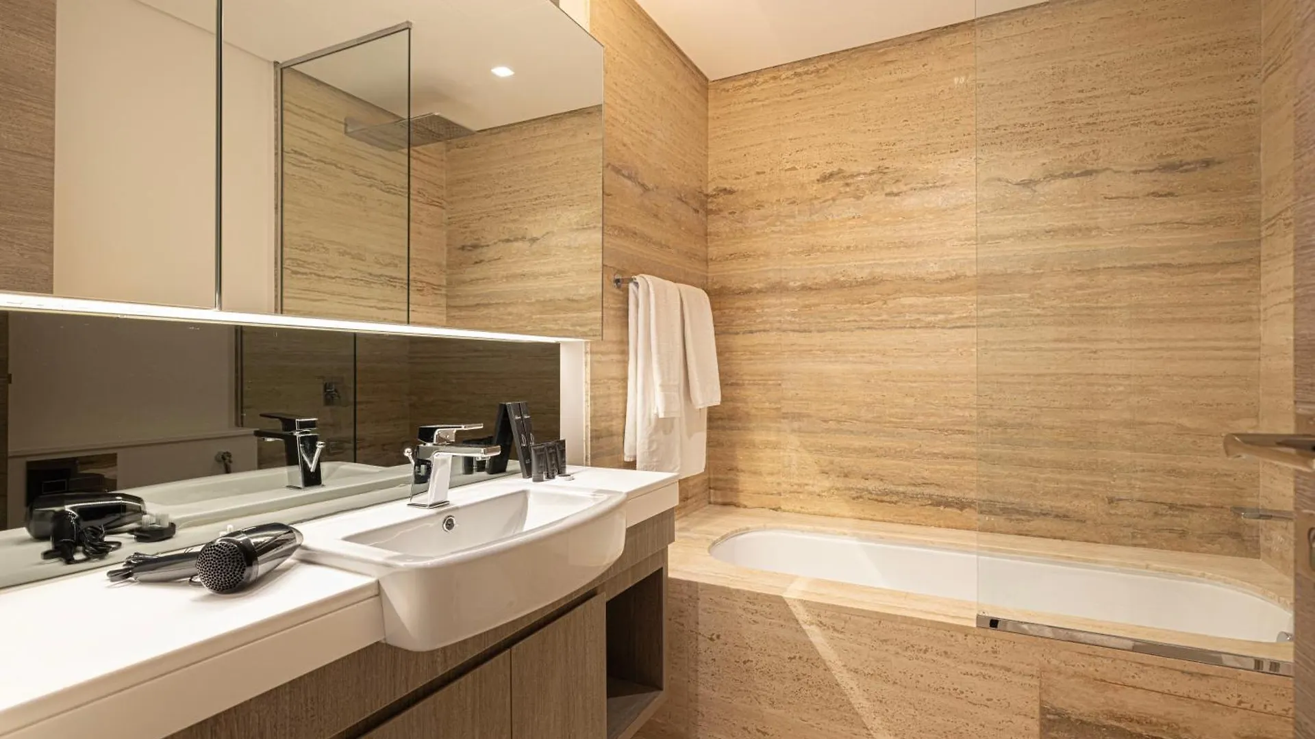Outstanding New Studio With 2 Double Beds,In Downtown Dubai